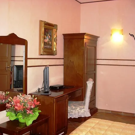 Hotell Feudo Degli Ulivi 4*